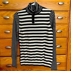 NWT! Banana Republic women’s cashmere and cotton turtleneck